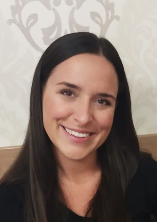 Frau Janine Helmreich