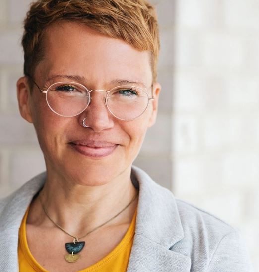 Frau Esther Braus-Weixler